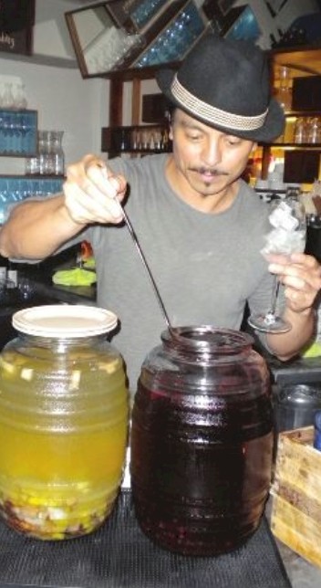 Uptown happy hours: Wet Stone