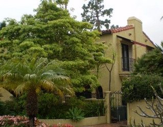 Neighborhood’s abundance, ambiance apparent for Mission Nights shoppers