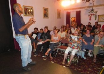 Thinking outside the big box: Fresh and Easy opens its doors in North Park