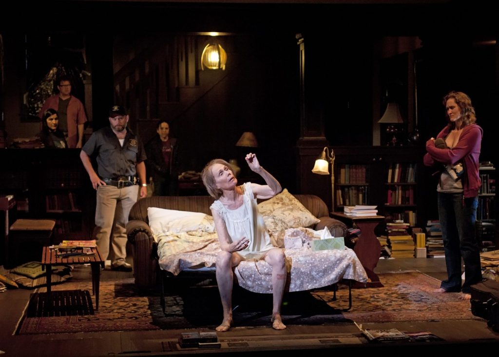 “August: Osage County”: A stark look at family dynamics