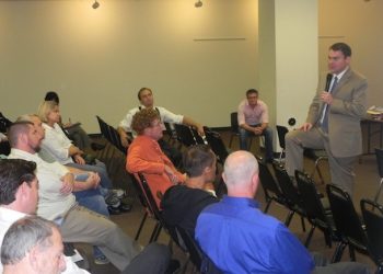 Councilmember DeMaio addresses Hillcrest Town Council