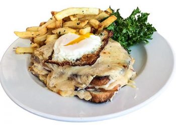 Wine, beer and tapas in a luxury housing complex