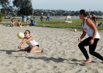 Bucs tennis and volleyball teams improve