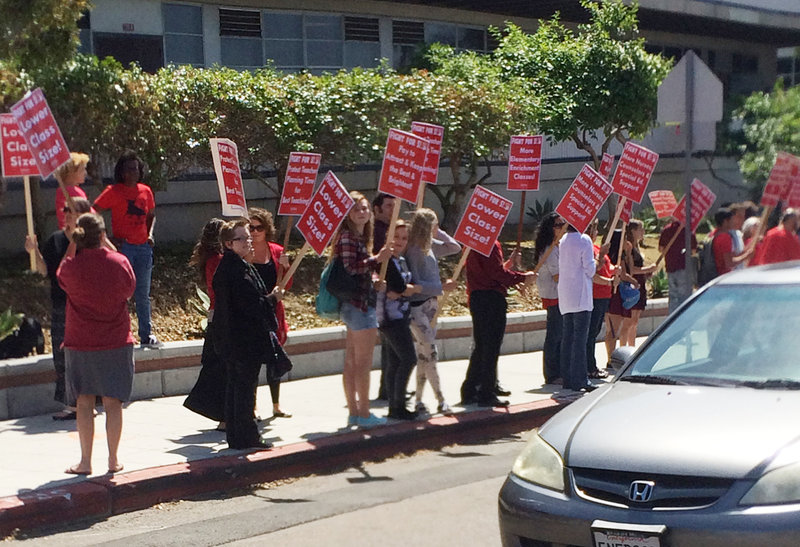 Point Loma High School faculty rallies to support 'Fight for 5'