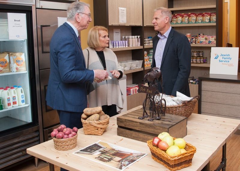 Jacobses fêted at dedication of Jewish Family Services unit