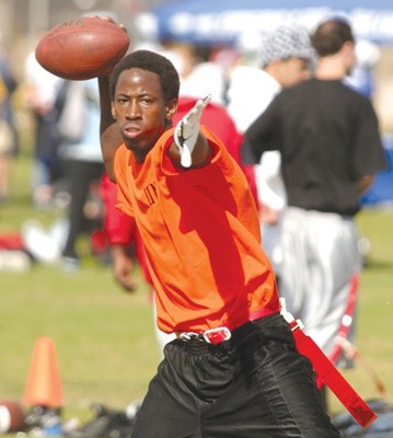 Fast-moving flag football takes over Robb Field