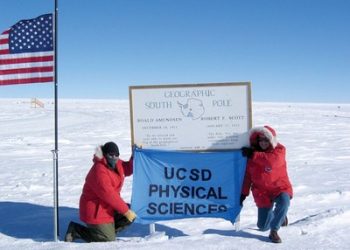 Duo enables homeless to send greeting cards home