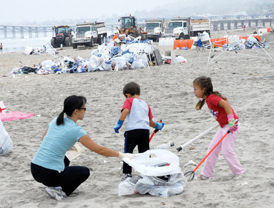 Post-holiday cleanup nets 9,000 lbs. of trash
