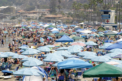 Holiday crowds leave 4 tons of beach trash