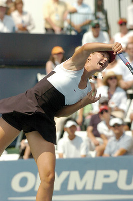 Sharapova nets final Acura Classic