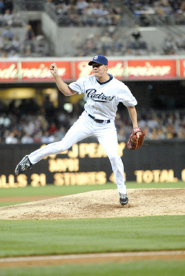 Pads rattle Diamondbacks' cage