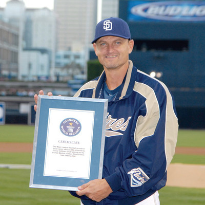 Padres miss out on playoffs after heartbreaking loss