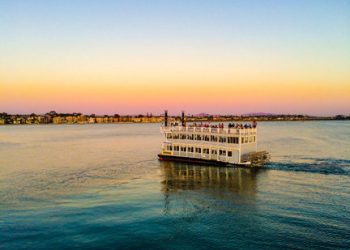Get dirty in Pacific Beach on National Chicken Wing Day