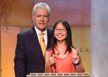 La Jolla businesses give back for the holidays and could use more help