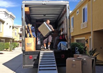 Padres acquire reliever Carl Edwards Jr. from Cubs