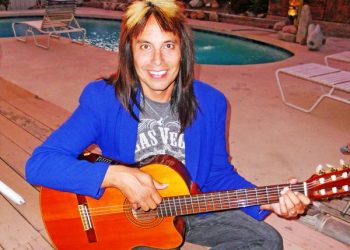 SeaWorld becomes new park after dark with Electric Ocean