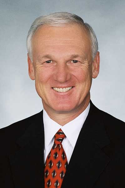 Roberts discusses state of county at community center