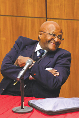 Tutu shares wisdom in La Jolla