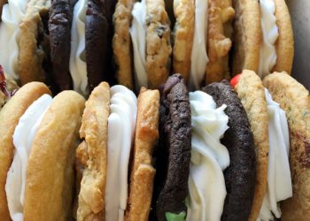 Padres sign RHP Garrett Richards to two-year contract