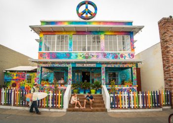 Thousands protest refugee ban at San Diego Airport