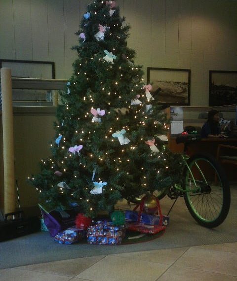 Angel sightings at OB’s Union Bank part of drive to aid local schoolchildren