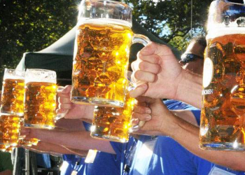 Art & Wine Festival stein holding contest is a win-win