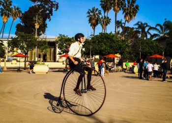 Motorcycle, vehicle collision causes injury in Pacific Beach