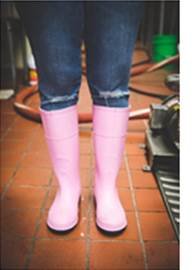 Karl Strauss supports the Pink Boots Society with donation and scholarship