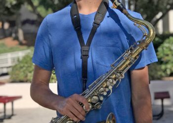 Creative arts student receives Rebecca Lenci scholarship at Point Loma High