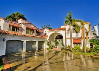 Growing pains: Business on Avenida plummets midway through infrastructure work