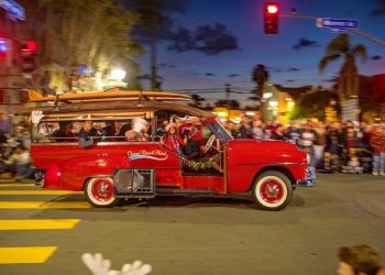 Holiday tradition ends as Garrison Street light show goes dark