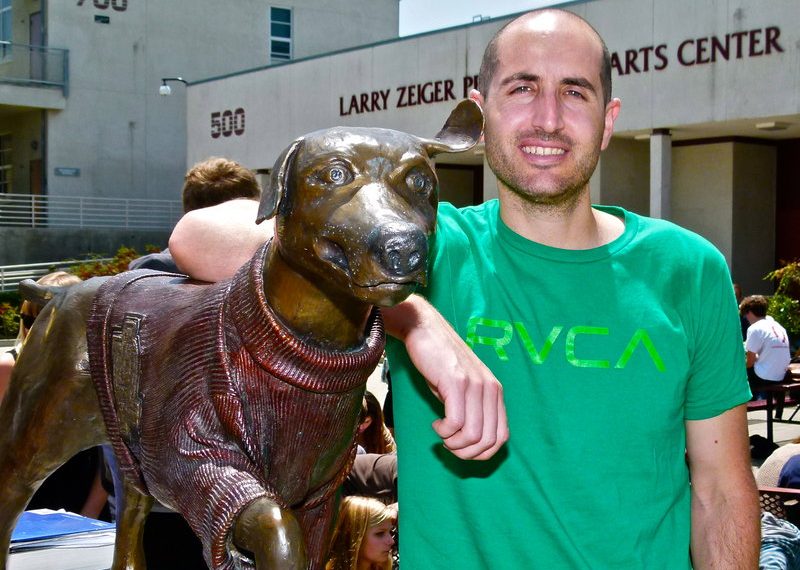 Author of ‘Sh*t My Dad Says’ launches PLHS book signing for his latest, ‘I Suck at Girls’