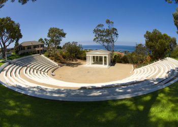 Man stabbed in Pacific Beach