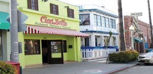 Climbing into Calit2’s cutting-edge StarCAVE