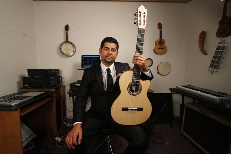 Gifted guitarist Israel Maldonado’s jam session at Winston's