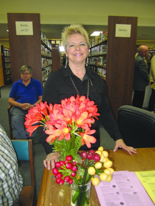 Library advocates celebrate 40th anniversary of University City site