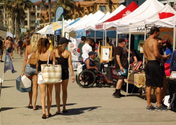 Volleyball, yoga, and tacos at annual Pacific BeachFest