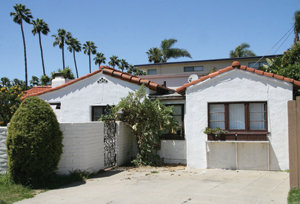 Shores residents question new neighbor’s desire to fit in