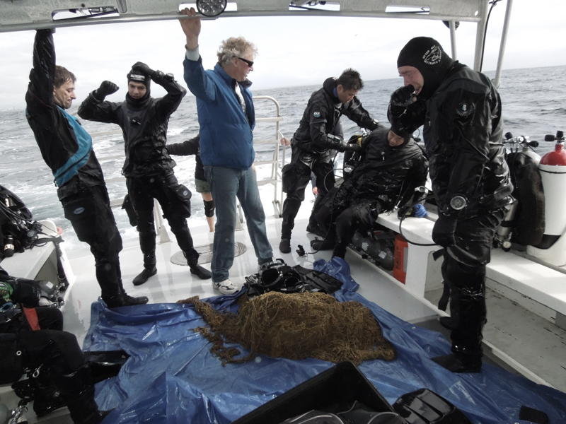 Defending the oceans: nonprofit volunteers tackle submerged debris