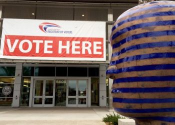Bill Walton sculpture as large as his life