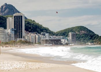 Padres trade pitchers Cash, Rea to Marlins for prospects