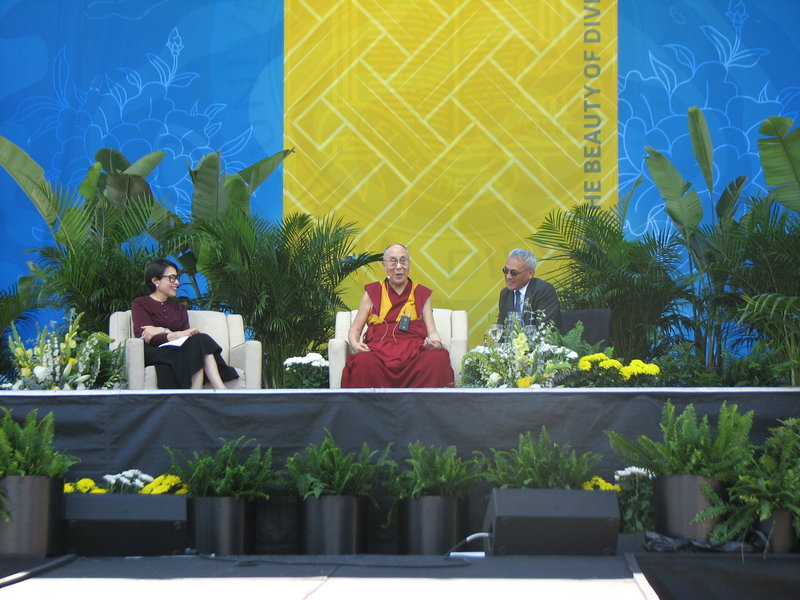 Dalai Lama preaches compassion, love at UC?San Diego commencement