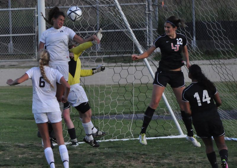 Undefeated Mission Bay High girls’ soccer squad continues to roll in CIF