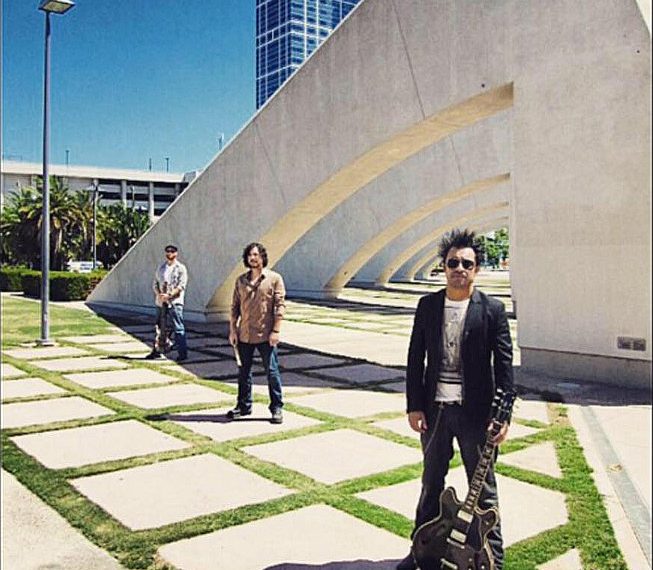 Whiskey-steamed rock ’n’ roll with Jagged Lines and Kick the Princess