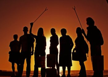 Sunday Sunset Cleanup brightens Ocean Beach