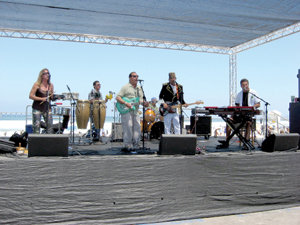 Hip Replacements move with the groove