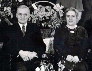 Body of woman found in Ocean Beach home; police searching for 'person of interest'