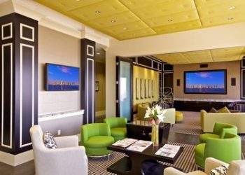 Portugalia sets the bar high for entertainment, dining fare