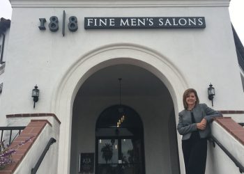 La Jolla businesses give back for the holidays and could use more help