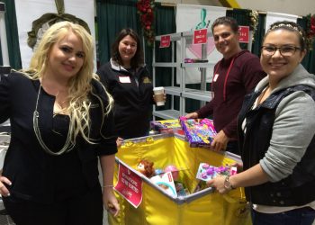 La Jolla businesses give back for the holidays and could use more help